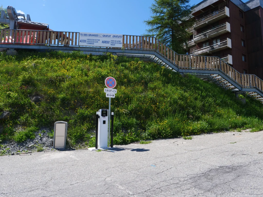 Borne de rechargement aux Karellis